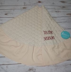 NWT Cream Quilted Tree Skirt